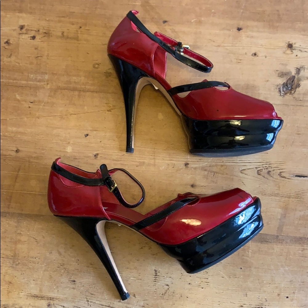 Vtg MIU MIU Vernice Bicolor Red Black Stilettos 38